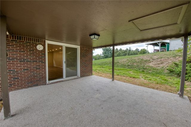 275 Twin Lakes Rd, Unity Twp, PA 15650