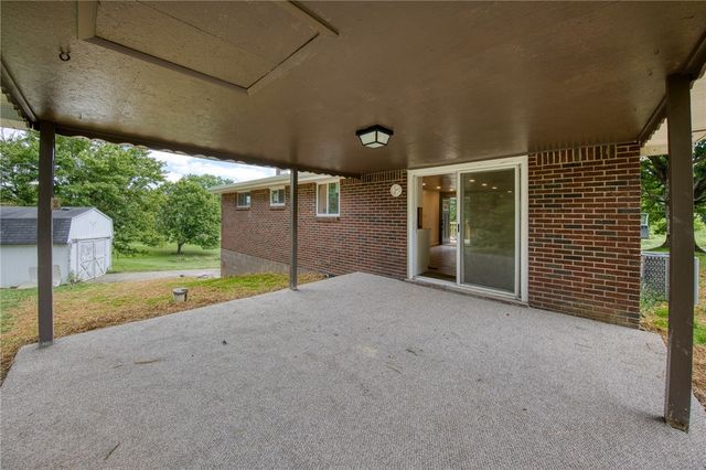 275 Twin Lakes Rd, Unity Twp, PA 15650