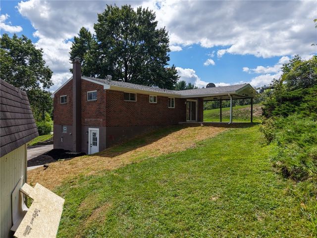 275 Twin Lakes Rd, Unity Twp, PA 15650