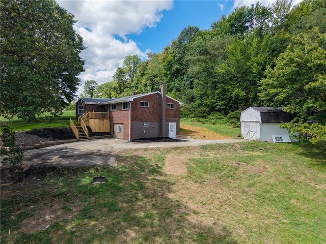 275 Twin Lakes Rd, Unity Twp, PA 15650