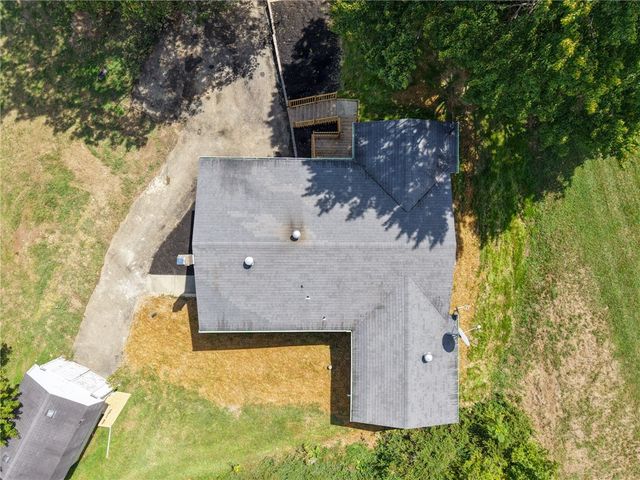 275 Twin Lakes Rd, Unity Twp, PA 15650