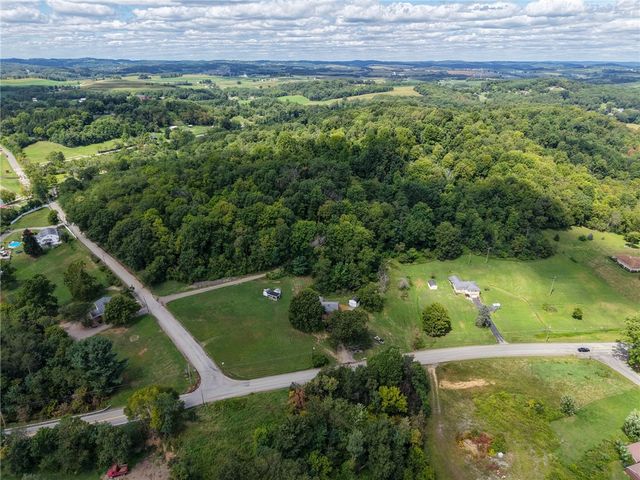 275 Twin Lakes Rd, Unity Twp, PA 15650