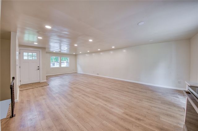 275 Twin Lakes Rd, Unity Twp, PA 15650