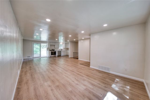 275 Twin Lakes Rd, Unity Twp, PA 15650