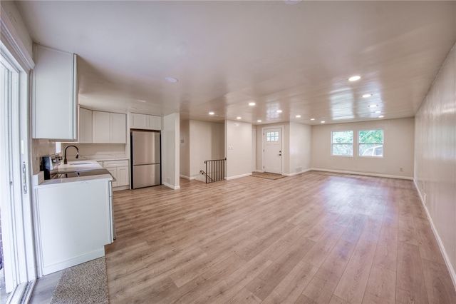 275 Twin Lakes Rd, Unity Twp, PA 15650