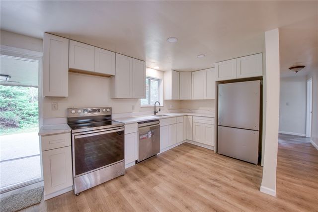 275 Twin Lakes Rd, Unity Twp, PA 15650