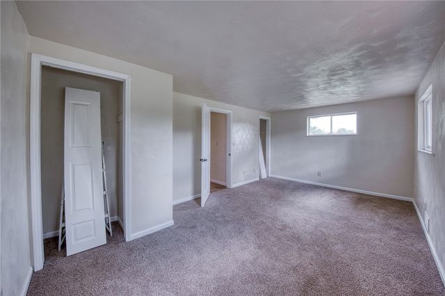 275 Twin Lakes Rd, Unity Twp, PA 15650