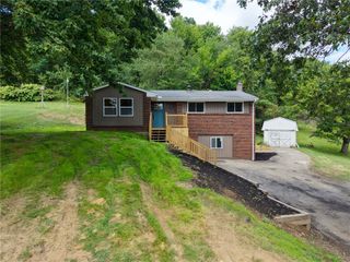 275 Twin Lakes Rd, Unity Twp, PA 15650