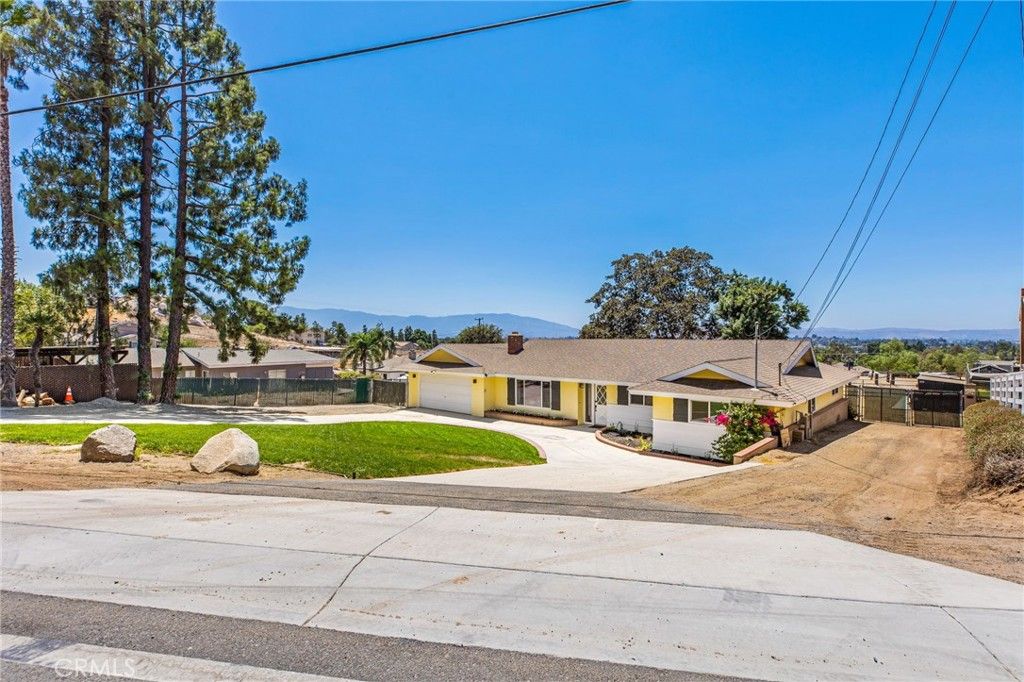 Image 2 of property listing at 4430 Crestview, Norco, CA 92860