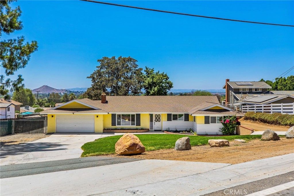 Image 3 of property listing at 4430 Crestview, Norco, CA 92860