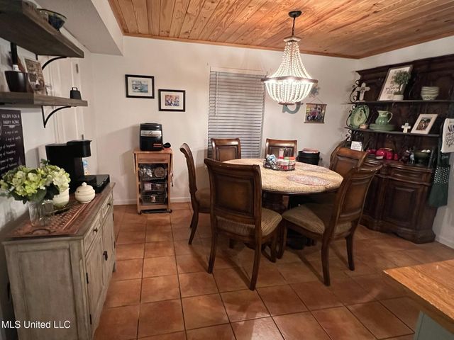 203 Pauline Drive, Raymond, MS 39154
