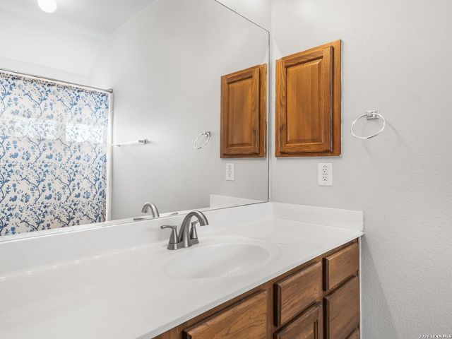 9418 Conbar, Helotes, TX 78023