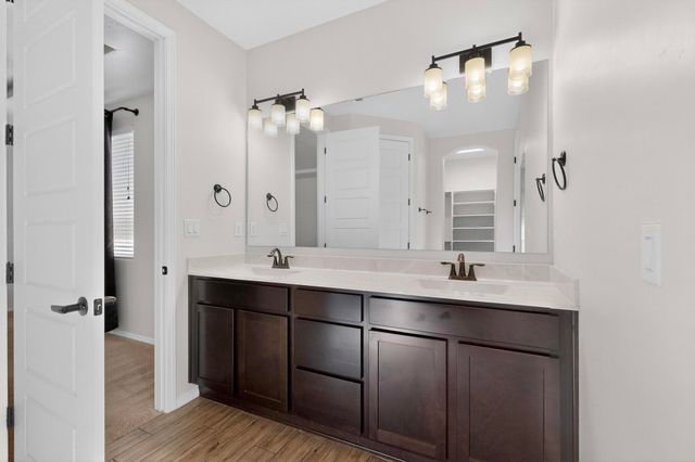 294 Adeline Avenue SW, Los Lunas, NM 87031