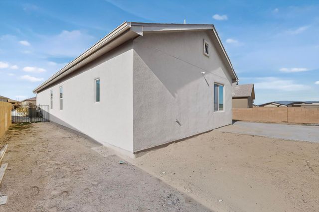 294 Adeline Avenue SW, Los Lunas, NM 87031