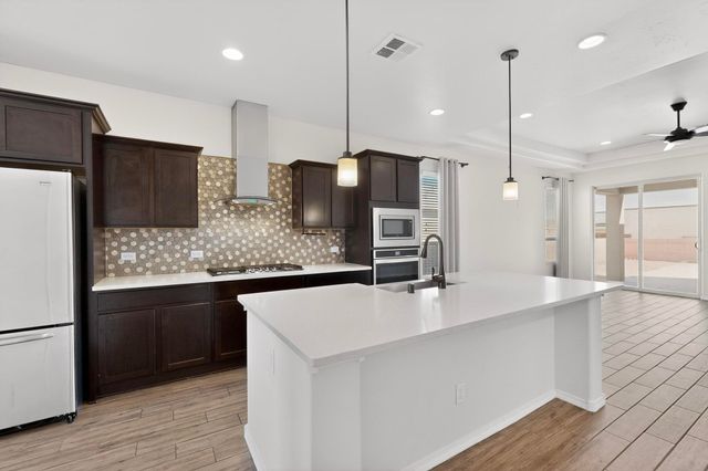 294 Adeline Avenue SW, Los Lunas, NM 87031