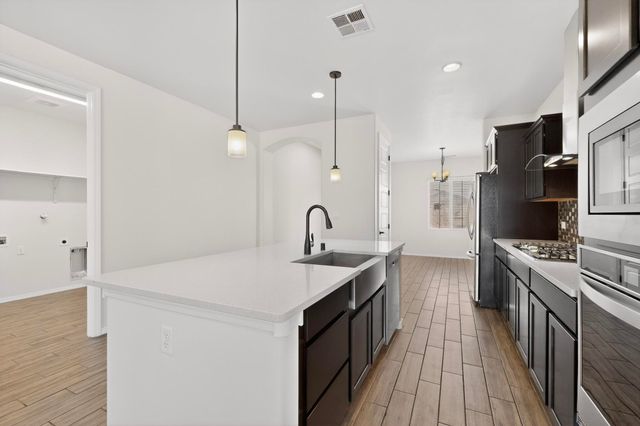 294 Adeline Avenue SW, Los Lunas, NM 87031