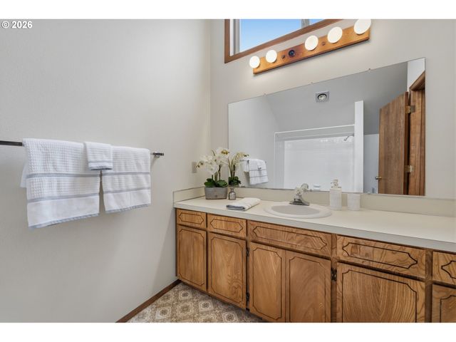 27075 Ne MOUNTAIN TOP Rd, Newberg, OR 97132