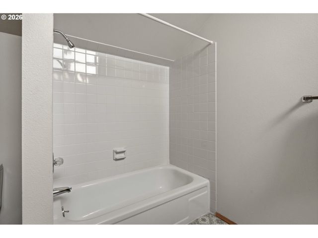 27075 Ne MOUNTAIN TOP Rd, Newberg, OR 97132