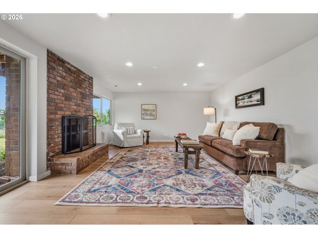 27075 Ne MOUNTAIN TOP Rd, Newberg, OR 97132