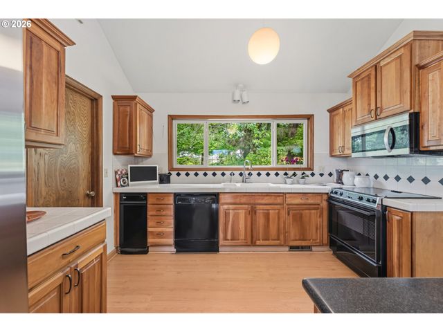 27075 Ne MOUNTAIN TOP Rd, Newberg, OR 97132