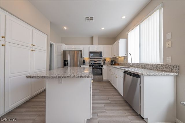 8280 Crown Peak Avenue, Las Vegas, NV 89117