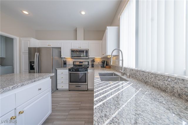 8280 Crown Peak Avenue, Las Vegas, NV 89117