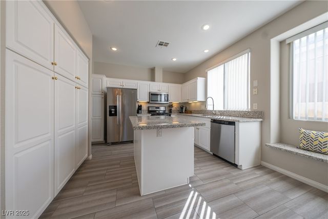 8280 Crown Peak Avenue, Las Vegas, NV 89117