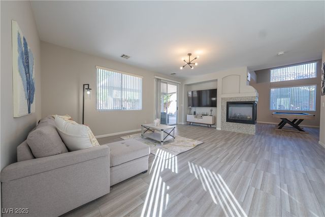 8280 Crown Peak Avenue, Las Vegas, NV 89117