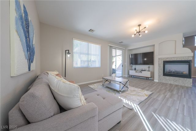 8280 Crown Peak Avenue, Las Vegas, NV 89117