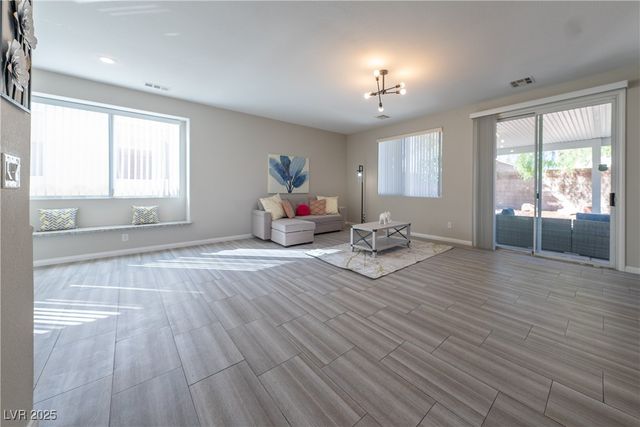 8280 Crown Peak Avenue, Las Vegas, NV 89117