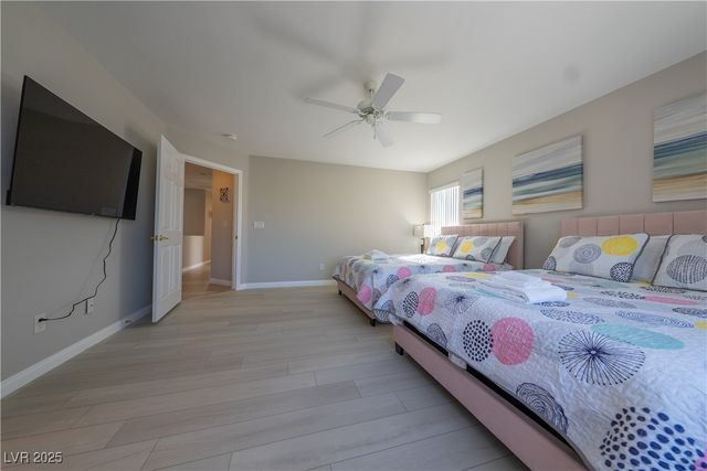 8280 Crown Peak Avenue, Las Vegas, NV 89117