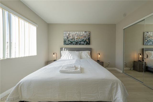 8280 Crown Peak Avenue, Las Vegas, NV 89117