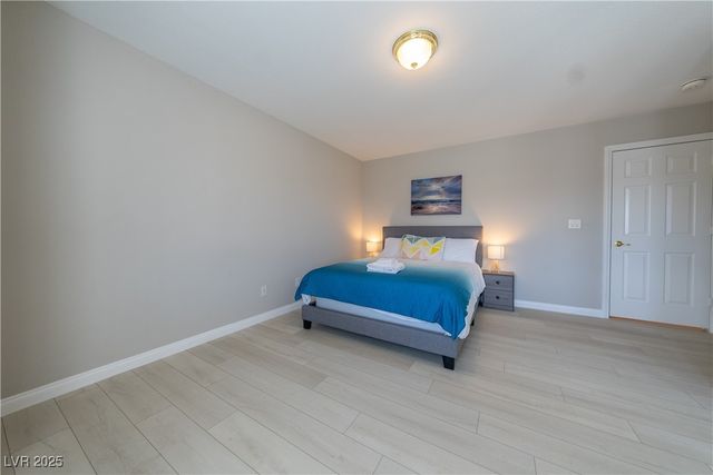 8280 Crown Peak Avenue, Las Vegas, NV 89117