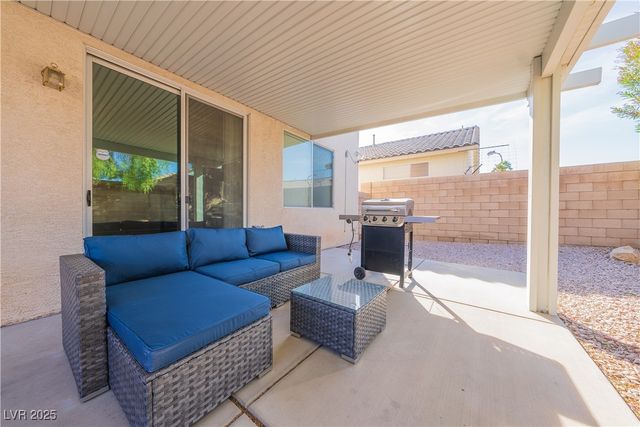 8280 Crown Peak Avenue, Las Vegas, NV 89117