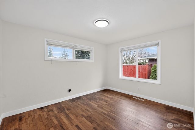 804 7th Avenue NW, Puyallup, WA 98371