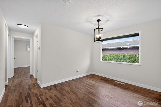 804 7th Avenue NW, Puyallup, WA 98371