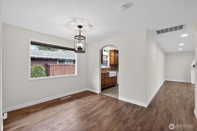 804 7th Avenue NW, Puyallup, WA 98371