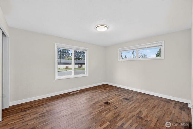 804 7th Avenue NW, Puyallup, WA 98371