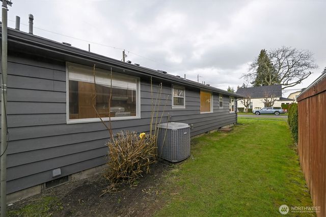 804 7th Avenue NW, Puyallup, WA 98371