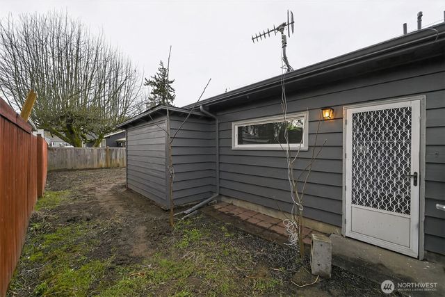 804 7th Avenue NW, Puyallup, WA 98371