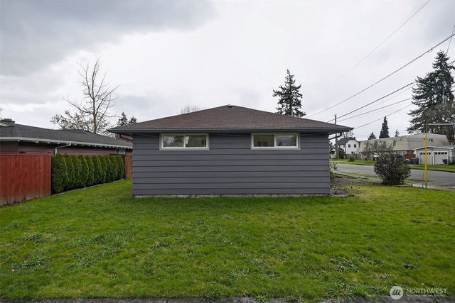 804 7th Avenue NW, Puyallup, WA 98371