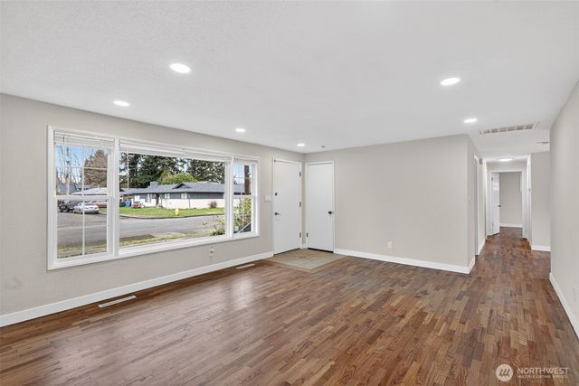 804 7th Avenue NW, Puyallup, WA 98371