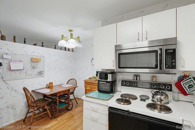 6680 Ridgefield Circle, West Bloomfield Charter Township, MI 48322