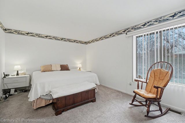 6680 Ridgefield Circle, West Bloomfield Charter Township, MI 48322