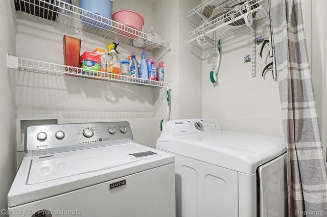 6680 Ridgefield Circle, West Bloomfield Charter Township, MI 48322