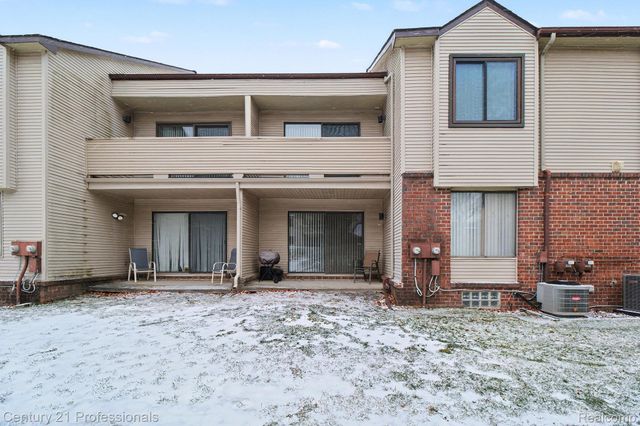 6680 Ridgefield Circle, West Bloomfield Charter Township, MI 48322
