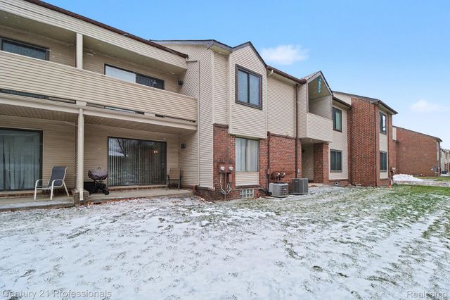 6680 Ridgefield Circle, West Bloomfield Charter Township, MI 48322