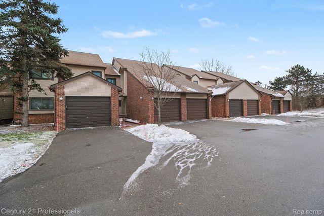 6680 Ridgefield Circle, West Bloomfield Charter Township, MI 48322