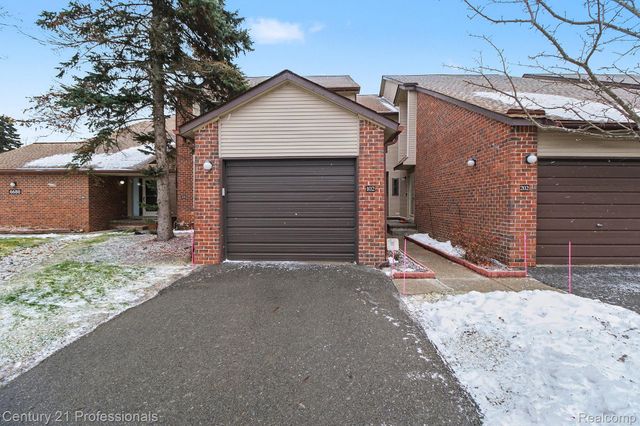 6680 Ridgefield Circle, West Bloomfield Charter Township, MI 48322