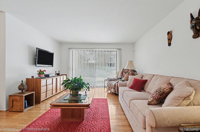 6680 Ridgefield Circle, West Bloomfield Charter Township, MI 48322